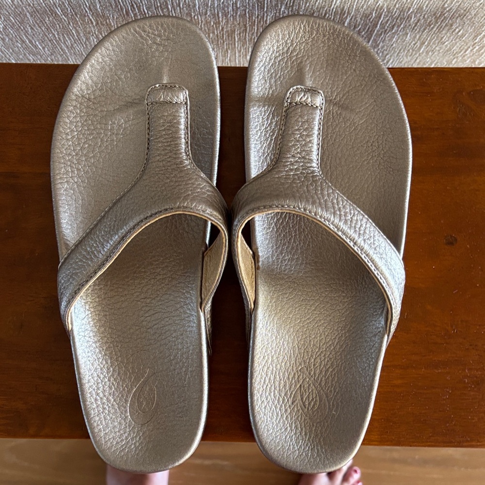 OluKai Women's Metallic Sandals